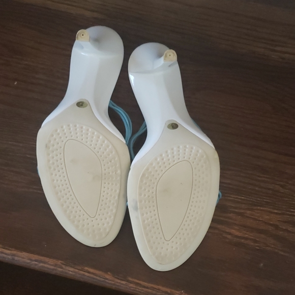 Shoes - Picture 4 of 4